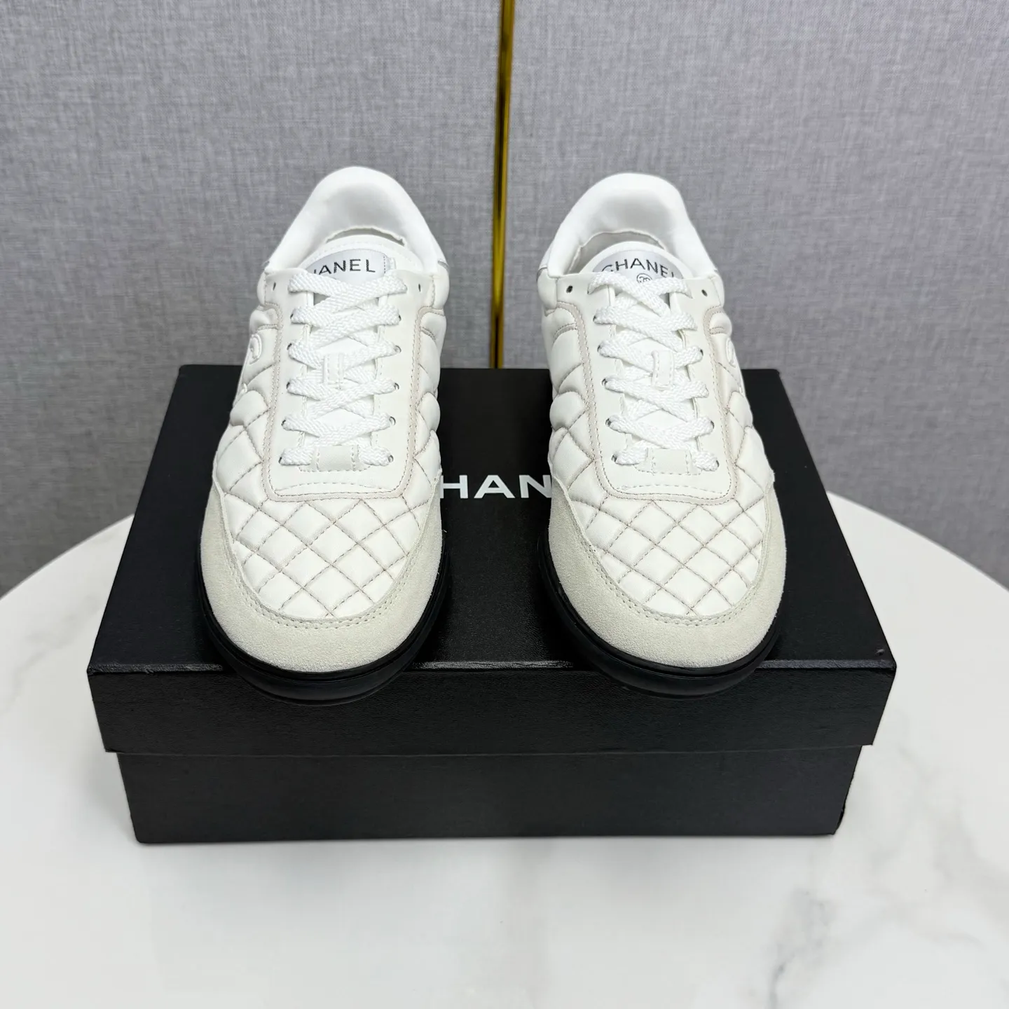 👟👟Ex-factory price 600👟👟Chanel Panda Shoes! 2025 counter's top casual sports shoes. This classic design; the upper is electro-embroidered with a variety of techniques; the outsole is fashionable and sporty; the unusual inclusion of a variety of color matching elements... The diversified mix and match is very good-looking and versatile, and can be used for leisure, fashion, sports, and outdoor... ꫛꫀꪝ Go➫ Materials: ❶Upper made of: original imported first-layer silk cowhide + original waterproof cloth + original first-layer cowhide ❷Inner lining: Original Yangli+wang ❸ Outsole based on: Original TPU combination outsole Counter boutique packaging complete set for women 35–41
